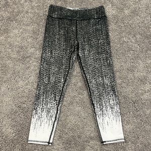 Like new Women's 7/8 length leggings size L